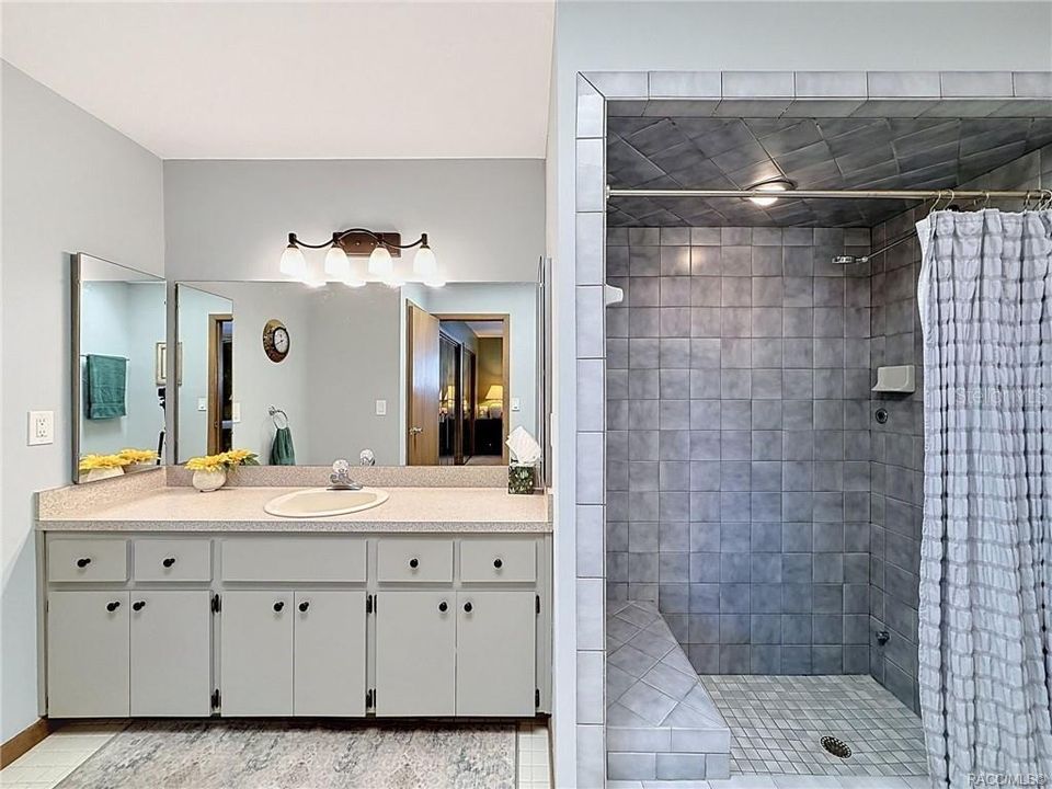 For Sale: $490,000 (2 beds, 2 baths, 1362 Square Feet)