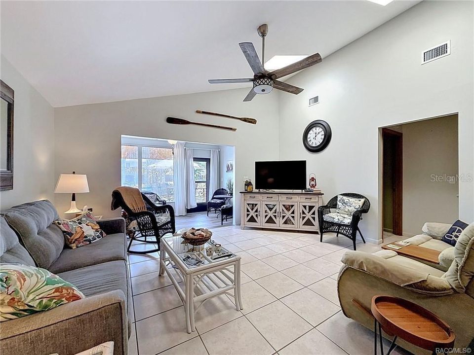 For Sale: $490,000 (2 beds, 2 baths, 1362 Square Feet)
