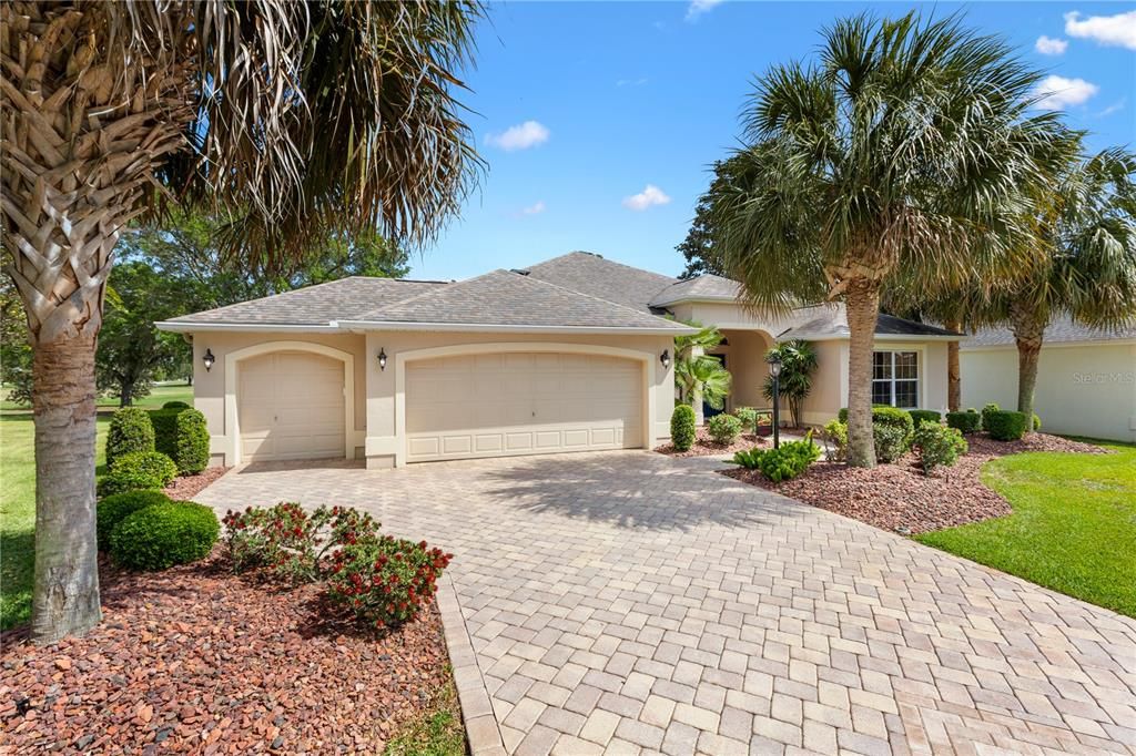 For Sale: $569,000 (3 beds, 2 baths, 1929 Square Feet)