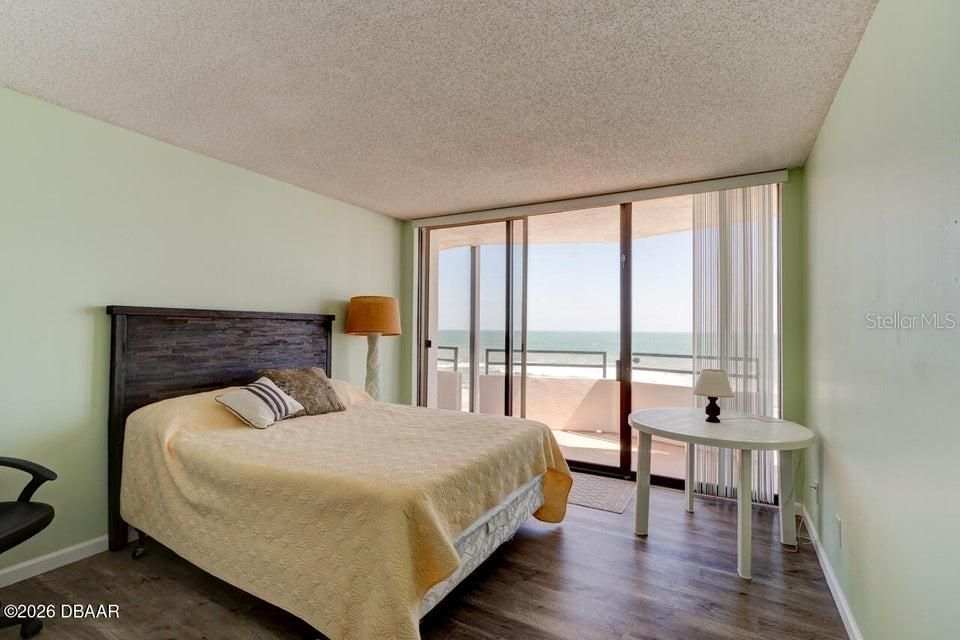 For Sale: $585,000 (2 beds, 2 baths, 1360 Square Feet)