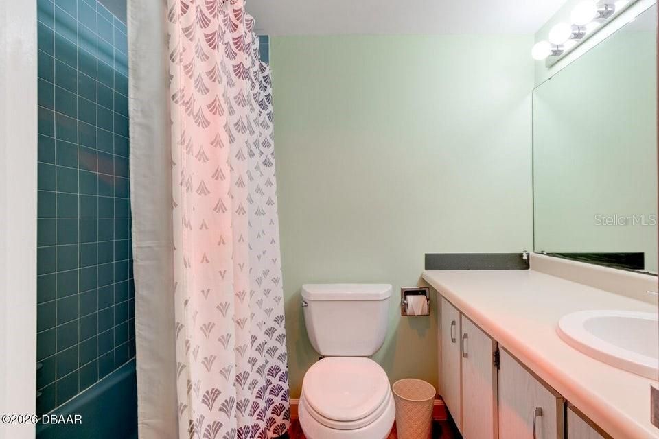 For Sale: $585,000 (2 beds, 2 baths, 1360 Square Feet)