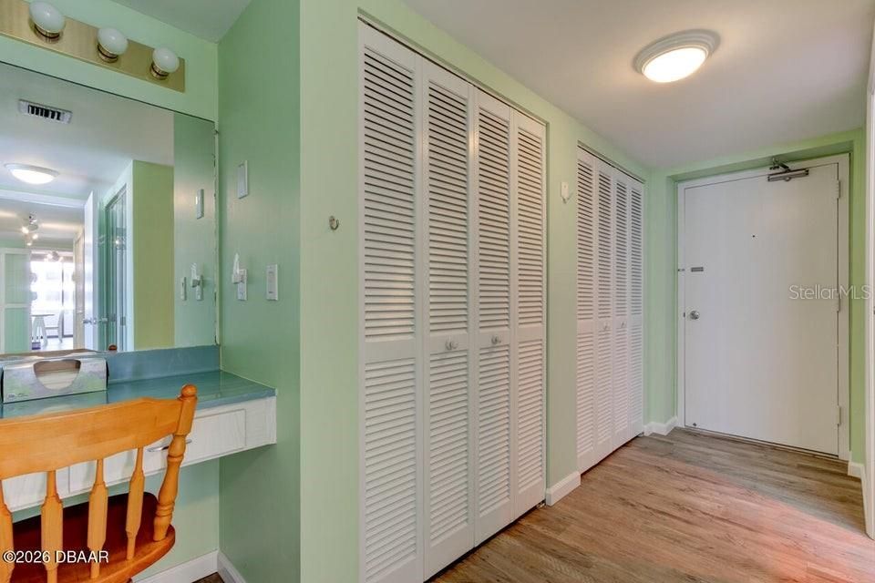 For Sale: $585,000 (2 beds, 2 baths, 1360 Square Feet)