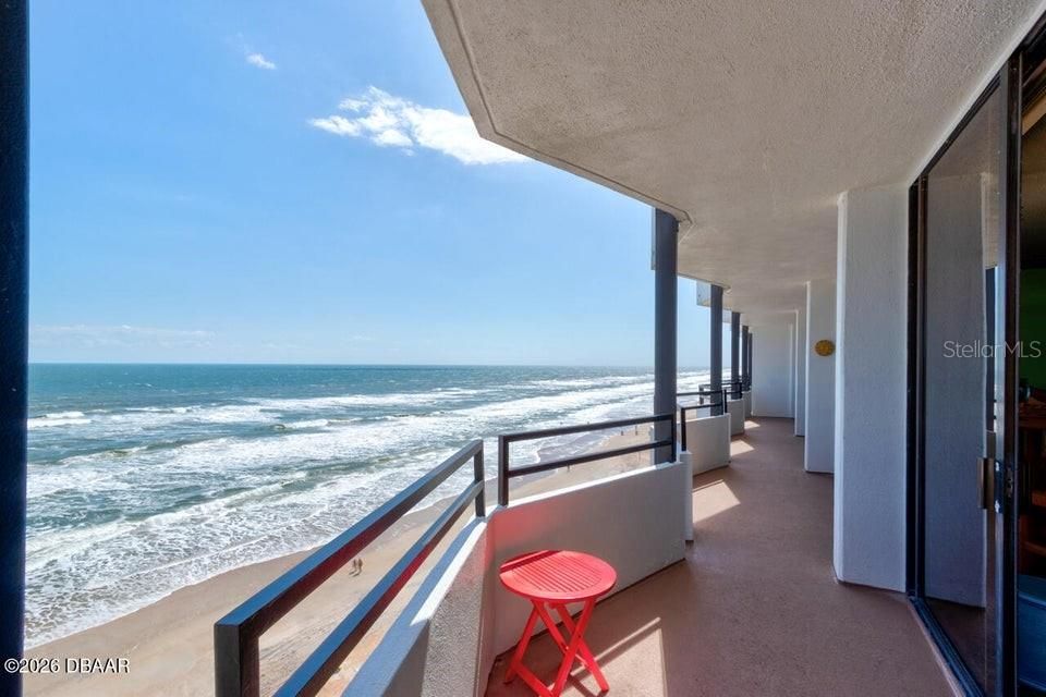 For Sale: $585,000 (2 beds, 2 baths, 1360 Square Feet)