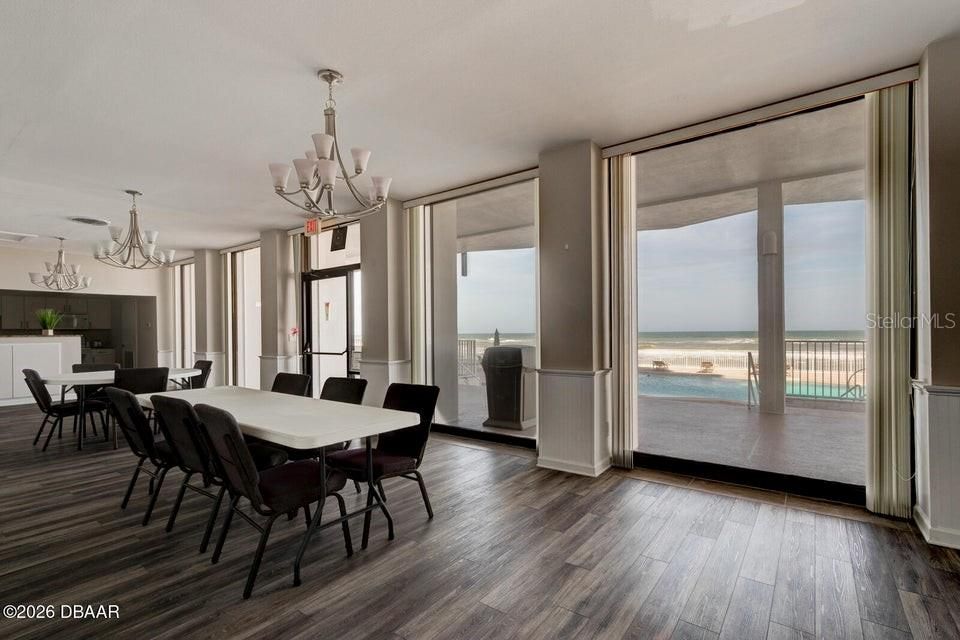 For Sale: $585,000 (2 beds, 2 baths, 1360 Square Feet)