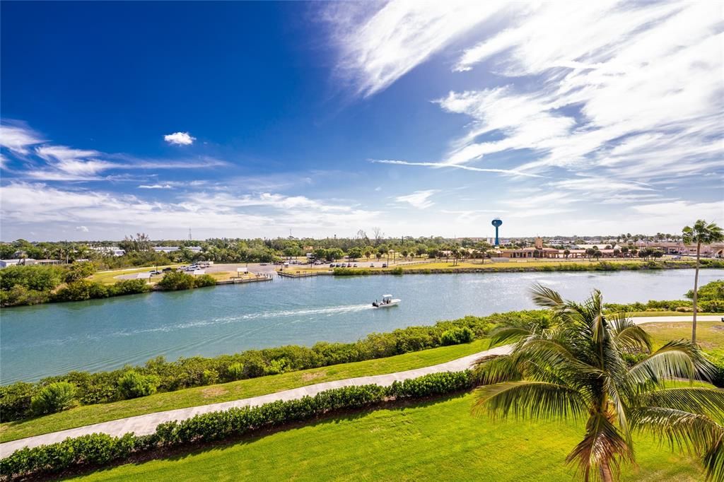 En Venta: $679,000 (2 camas, 2 baños, 1705 Pies cuadrados)
