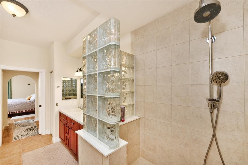 En Venta: $679,000 (2 camas, 2 baños, 1705 Pies cuadrados)