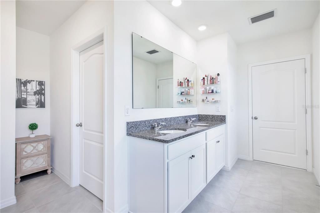 En Venta: $448,000 (4 camas, 2 baños, 2505 Pies cuadrados)