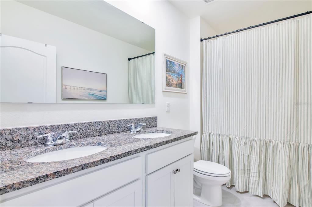 En Venta: $448,000 (4 camas, 2 baños, 2505 Pies cuadrados)
