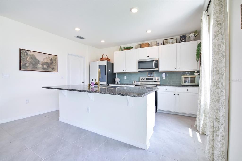 En Venta: $448,000 (4 camas, 2 baños, 2505 Pies cuadrados)