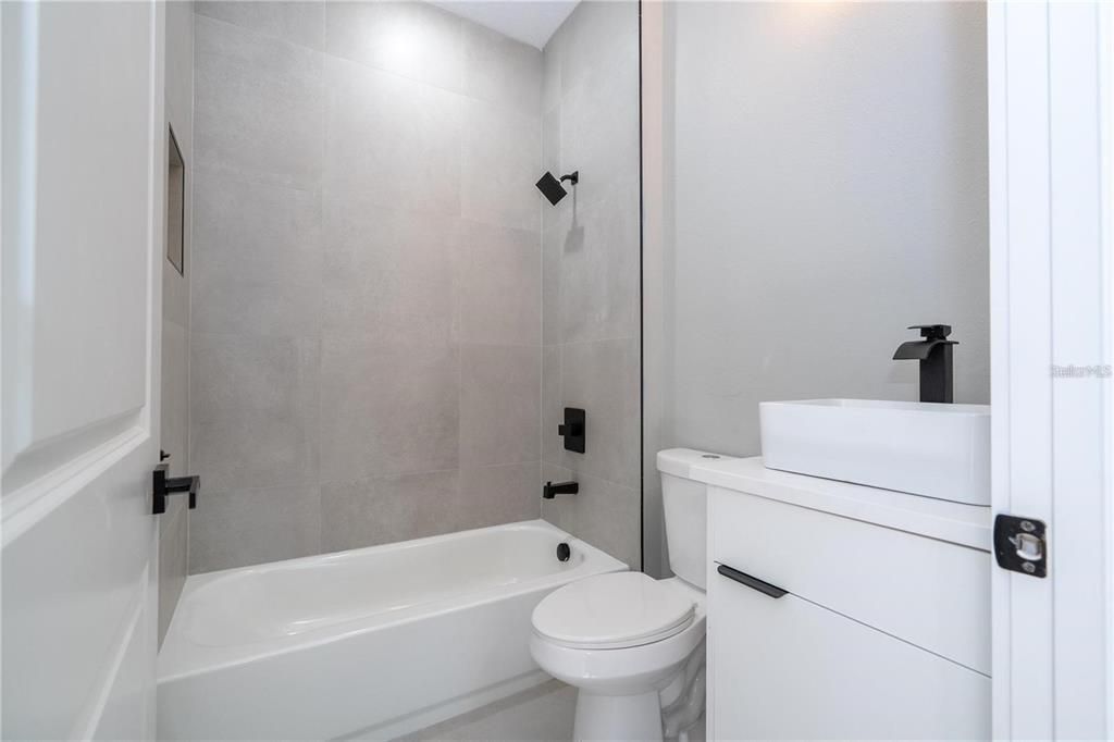 En Renta: $2,200 (4 camas, 3 baños, 1795 Pies cuadrados)