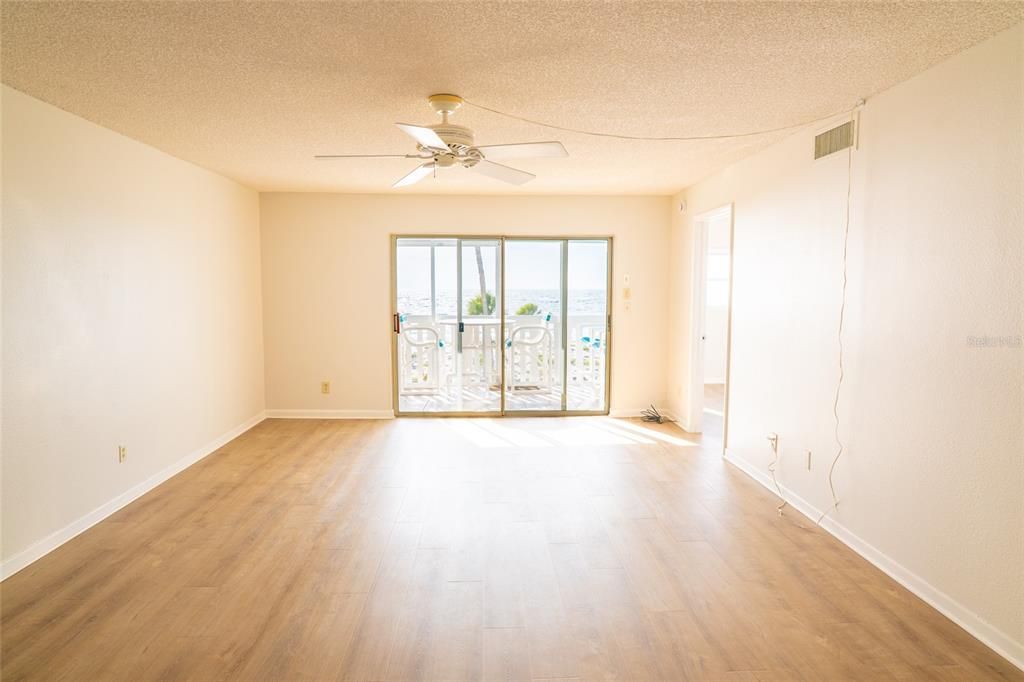 For Sale: $739,500 (2 beds, 2 baths, 1120 Square Feet)