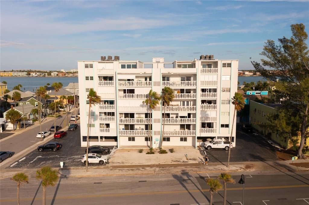 For Sale: $739,500 (2 beds, 2 baths, 1120 Square Feet)