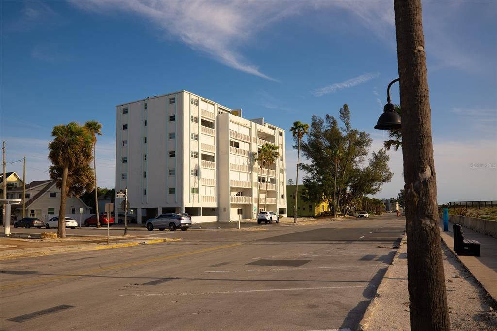 For Sale: $739,500 (2 beds, 2 baths, 1120 Square Feet)