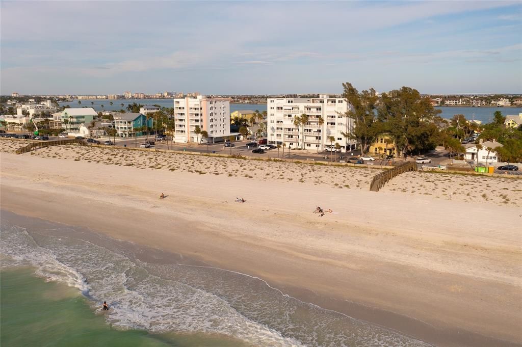 For Sale: $739,500 (2 beds, 2 baths, 1120 Square Feet)