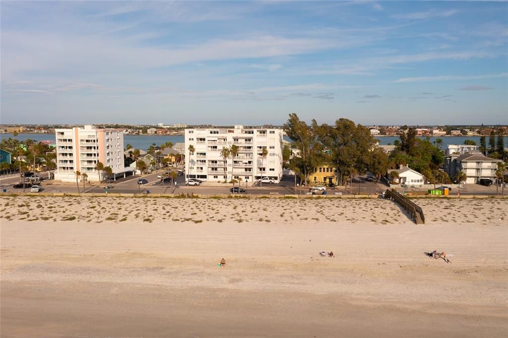 For Sale: $739,500 (2 beds, 2 baths, 1120 Square Feet)