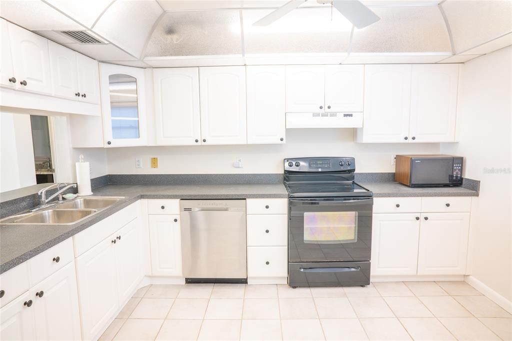 For Sale: $739,500 (2 beds, 2 baths, 1120 Square Feet)