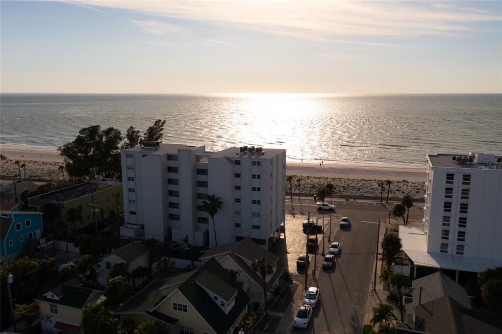 For Sale: $739,500 (2 beds, 2 baths, 1120 Square Feet)