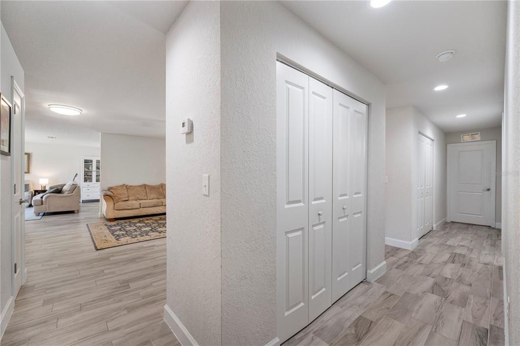 На продажу: $439,900 (4 спален, 2 ванн, 2370 Квадратных фут)