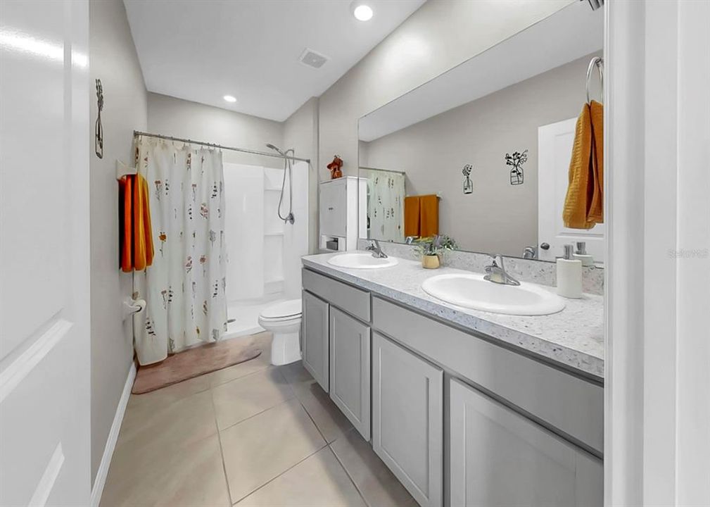 Activo con contrato: $285,000 (3 camas, 2 baños, 1702 Pies cuadrados)