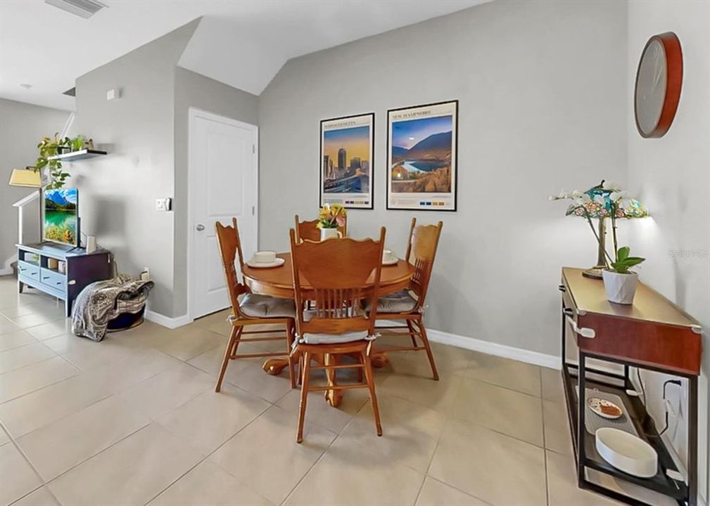 Activo con contrato: $285,000 (3 camas, 2 baños, 1702 Pies cuadrados)