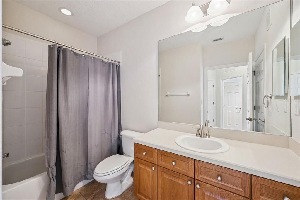 Activo con contrato: $325,000 (3 camas, 2 baños, 1442 Pies cuadrados)