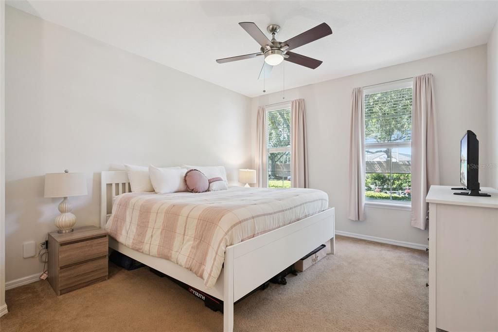 Activo con contrato: $325,000 (3 camas, 2 baños, 1442 Pies cuadrados)