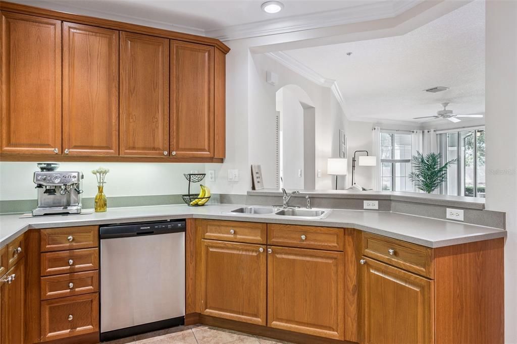 Activo con contrato: $325,000 (3 camas, 2 baños, 1442 Pies cuadrados)