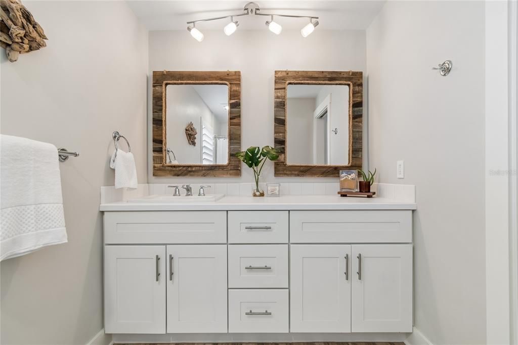 Active With Contract: $949,000 (3 beds, 2 baths, 1786 Square Feet)
