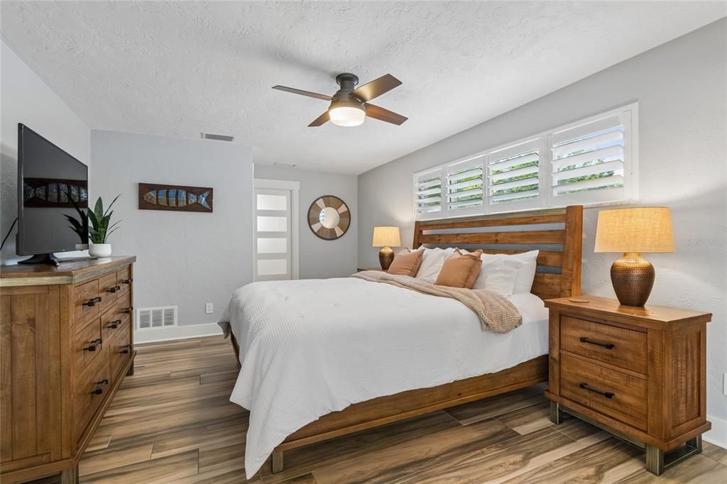 Active With Contract: $949,000 (3 beds, 2 baths, 1786 Square Feet)