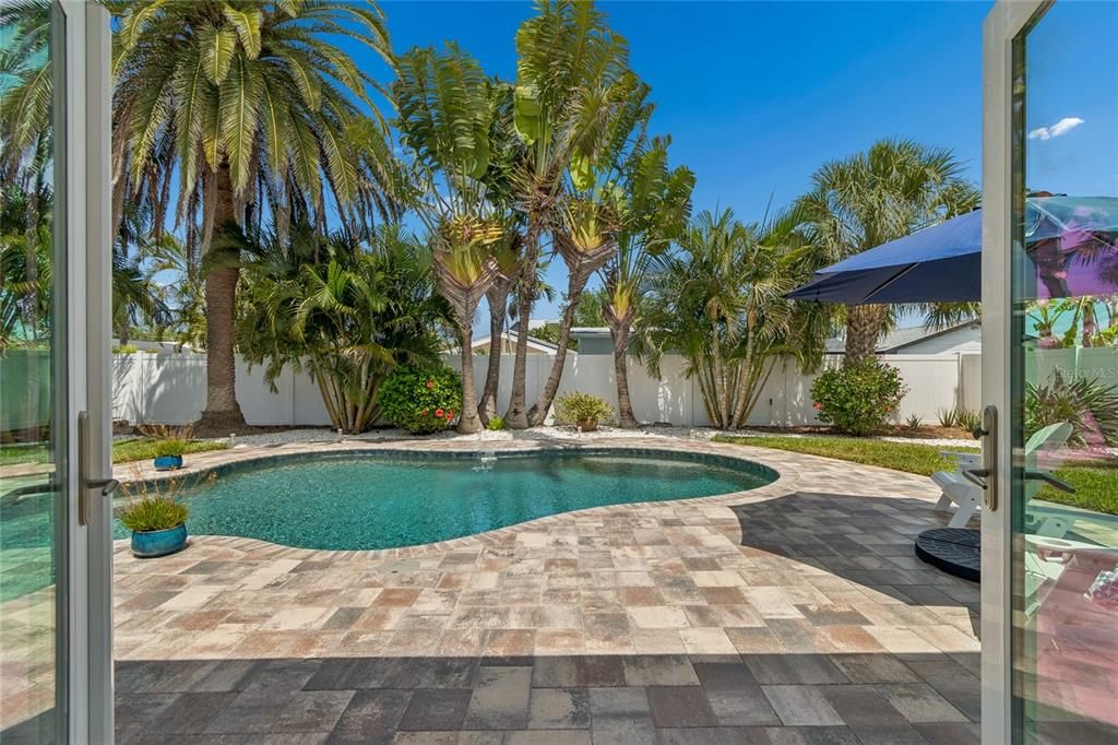 Active With Contract: $949,000 (3 beds, 2 baths, 1786 Square Feet)