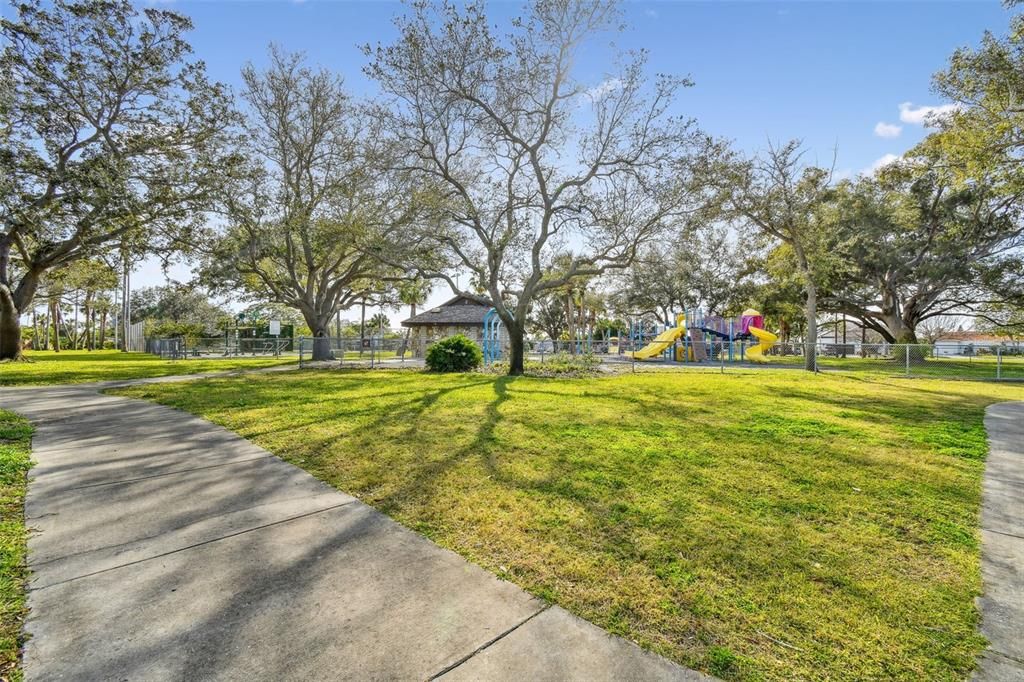 Active With Contract: $949,000 (3 beds, 2 baths, 1786 Square Feet)