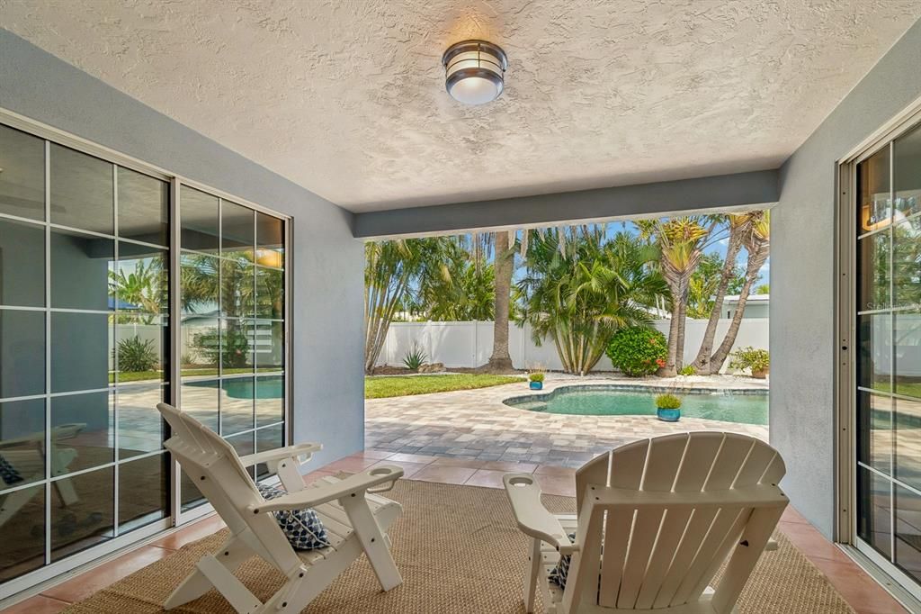 Active With Contract: $949,000 (3 beds, 2 baths, 1786 Square Feet)
