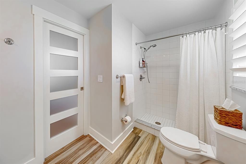 Active With Contract: $949,000 (3 beds, 2 baths, 1786 Square Feet)