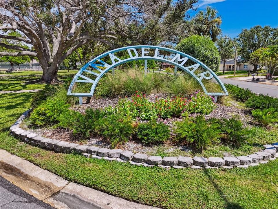 Active With Contract: $949,000 (3 beds, 2 baths, 1786 Square Feet)