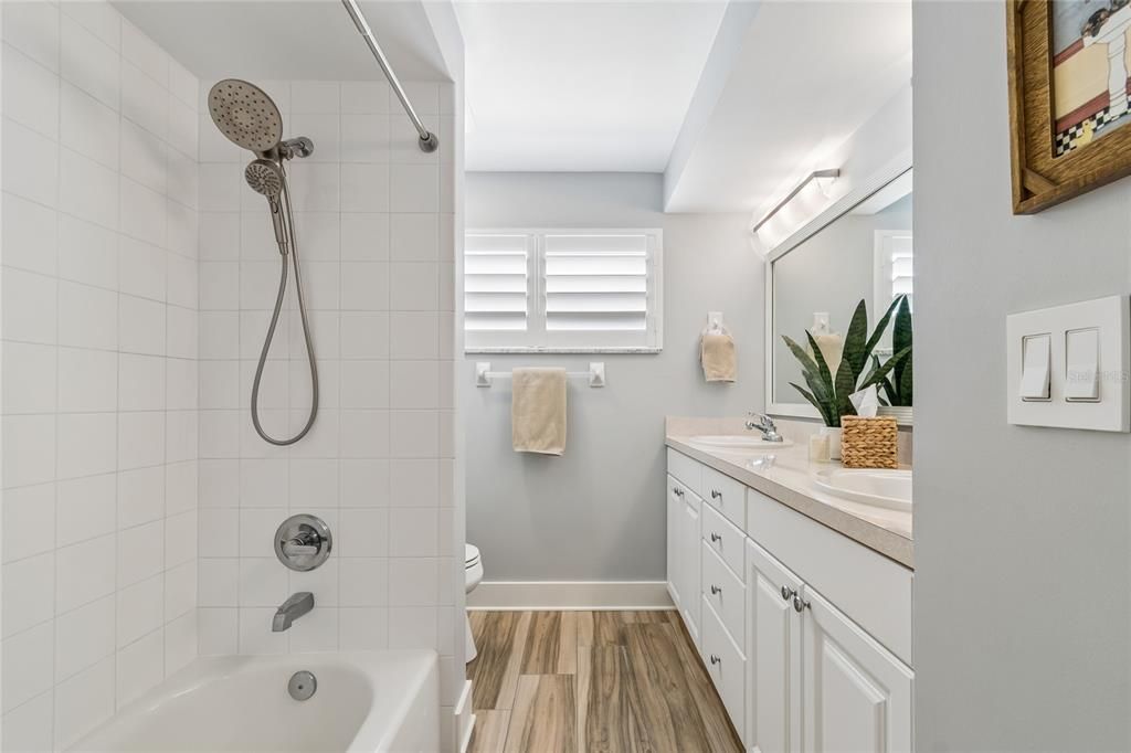 Active With Contract: $949,000 (3 beds, 2 baths, 1786 Square Feet)