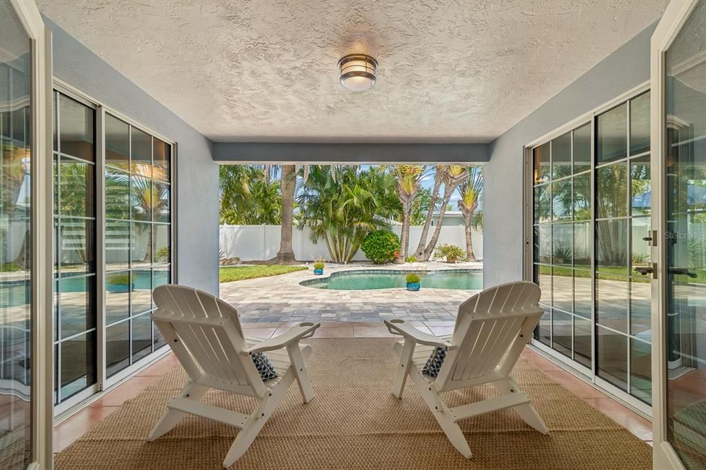 Active With Contract: $949,000 (3 beds, 2 baths, 1786 Square Feet)