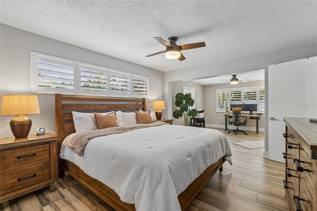 Active With Contract: $949,000 (3 beds, 2 baths, 1786 Square Feet)