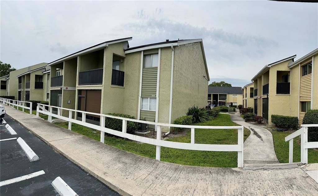 Active With Contract: $1,150 (1 beds, 1 baths, 462 Square Feet)