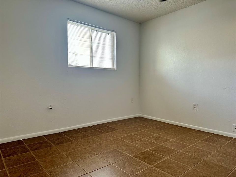 Active With Contract: $1,150 (1 beds, 1 baths, 462 Square Feet)