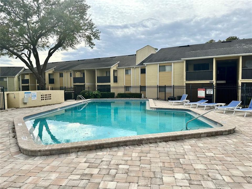 Active With Contract: $1,150 (1 beds, 1 baths, 462 Square Feet)