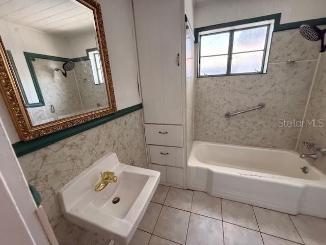 Active With Contract: $130,000 (4 beds, 3 baths, 2025 Square Feet)