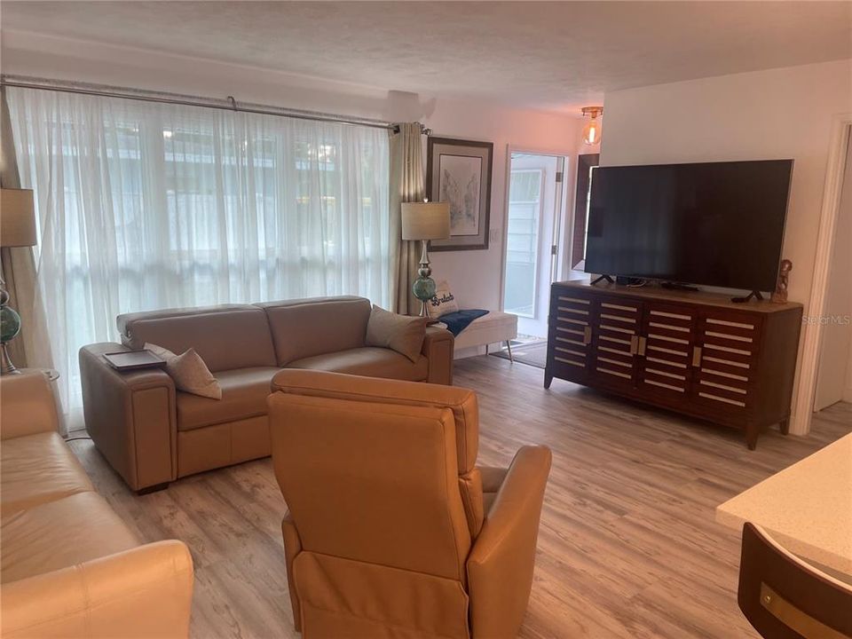 В аренду: $2,275 (2 спален, 2 ванн, 1104 Квадратных фут)