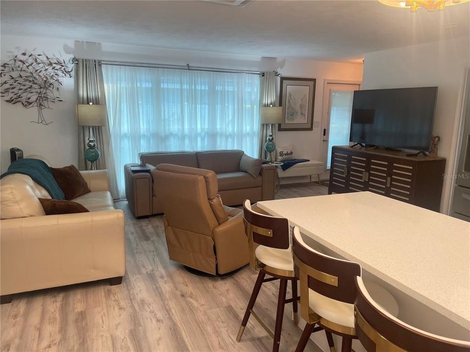 В аренду: $2,275 (2 спален, 2 ванн, 1104 Квадратных фут)