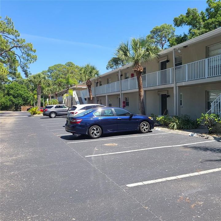 Active With Contract: $1,650 (2 beds, 1 baths, 865 Square Feet)