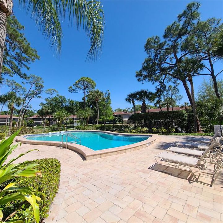 Active With Contract: $1,650 (2 beds, 1 baths, 865 Square Feet)