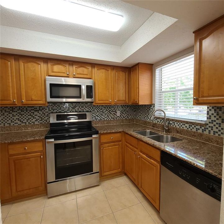 Active With Contract: $1,650 (2 beds, 1 baths, 865 Square Feet)