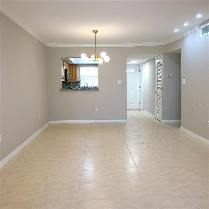 Active With Contract: $1,650 (2 beds, 1 baths, 865 Square Feet)