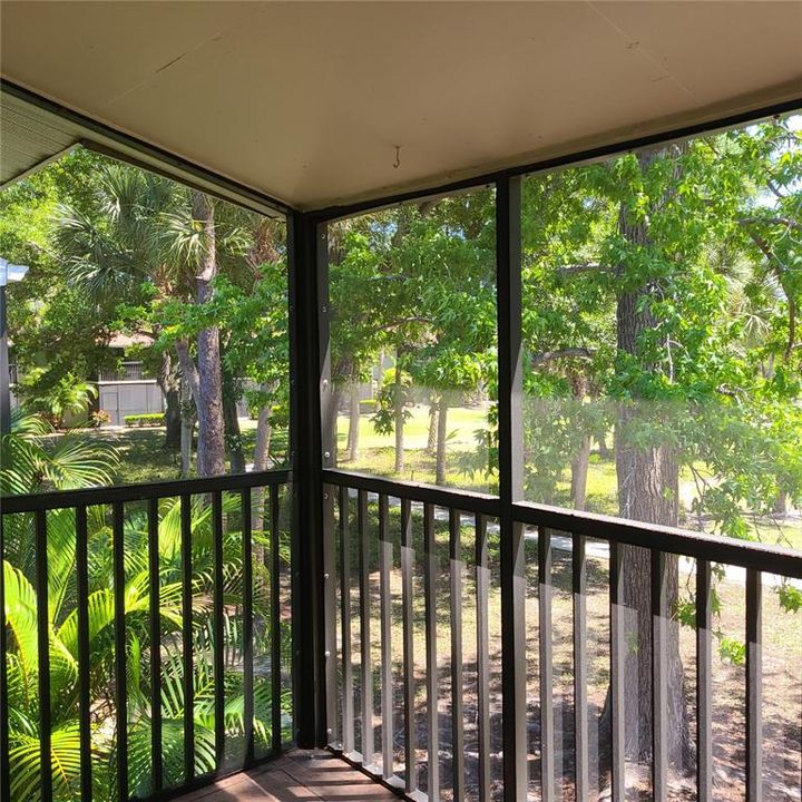 Active With Contract: $1,650 (2 beds, 1 baths, 865 Square Feet)