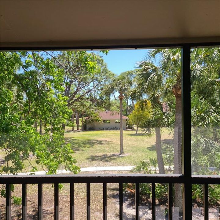 Active With Contract: $1,650 (2 beds, 1 baths, 865 Square Feet)
