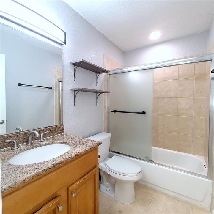 Active With Contract: $1,650 (2 beds, 1 baths, 865 Square Feet)